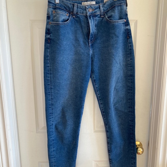 3/$40 Mavi Mom Jeans - Picture 2 of 4